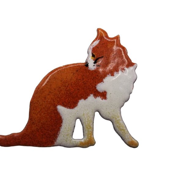 Vintage Brooch Cat Enamel Brown White Kitty Sitting Flat Jewelry Pet Animal Meow - Picture 2 of 6
